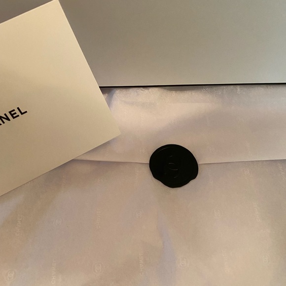 Chanel Box/2-Samples - Picture 5 of 10